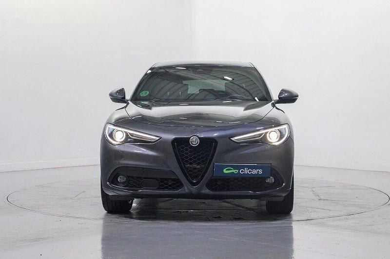 Usado Alfa Romeo Stelvio Veloce 210 CV (154 kW) 2021 Gris / plata SUV