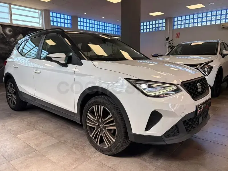 Usado Seat Arona Style 110 CV (80 kW) 2022 Blanco SUV