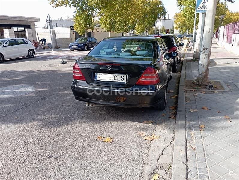 Usado Mercedes C240 Elegance 170 CV (125 kW) 2003 Negro Berlina