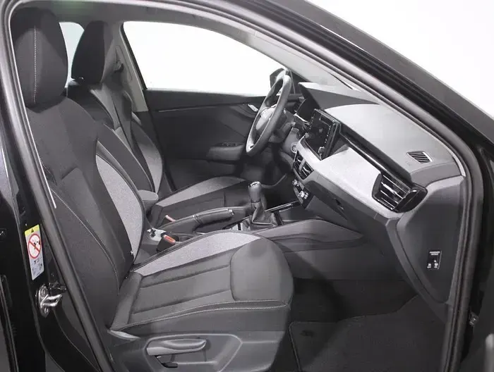 Usado Skoda Scala Selection 115 CV (84 kW) 2025 Negro Utilitario