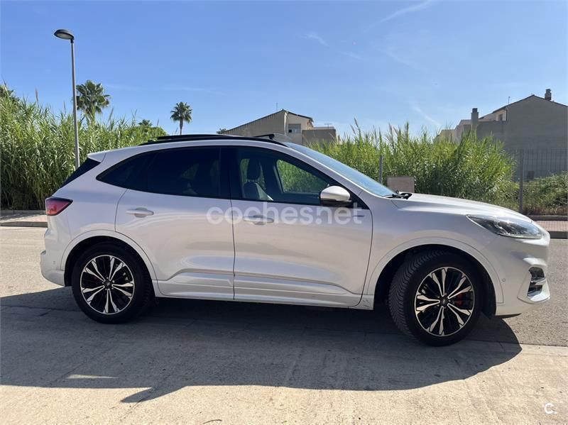 Usado Ford Kuga ST-Line 225 CV (165 kW) 2021 Blanco SUV