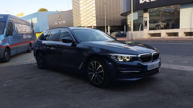 Azul Usado 2020 BMW 520 Familiar | 29.490 € (Precio justo) - Imagen 1/4