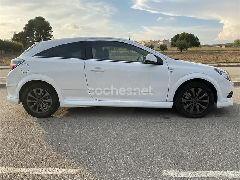 Usado Opel Astra GTC 120 CV (88 kW) 2010 Blanco Berlina