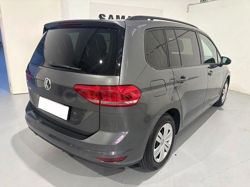Usado VW Touran Advance 116 CV (85 kW) 2020 Gris Monovolumen