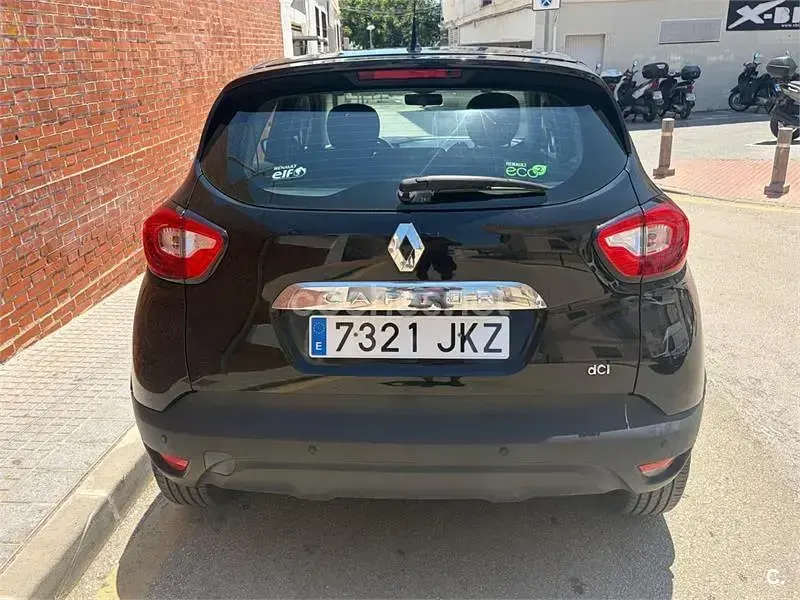 Usado Renault Captur Intens 90 CV (66 kW) 2015 Negro SUV