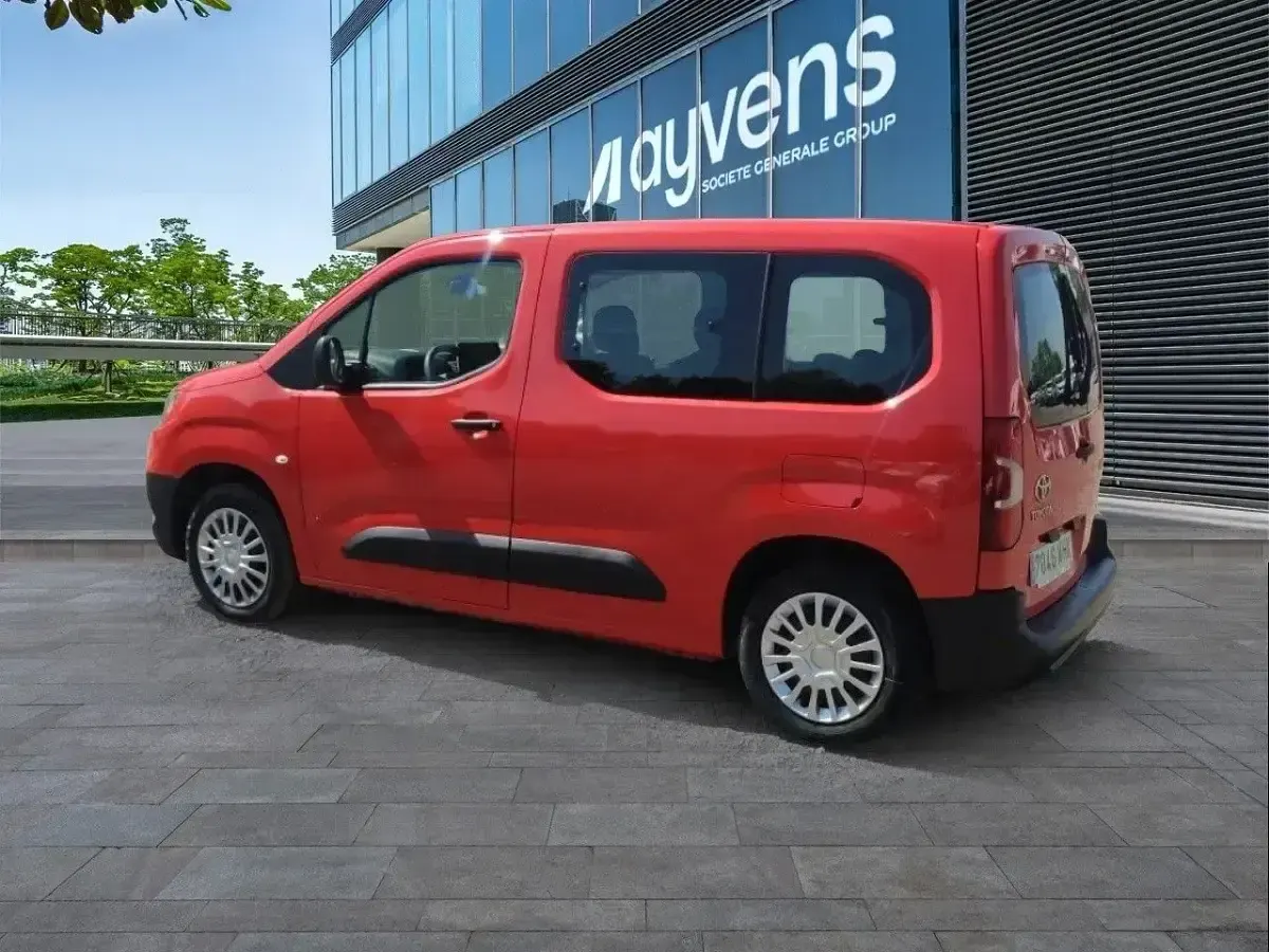 Käytetty Toyota Proace Verso Active 131 HP (96 kW) 2023 Punainen Farmari