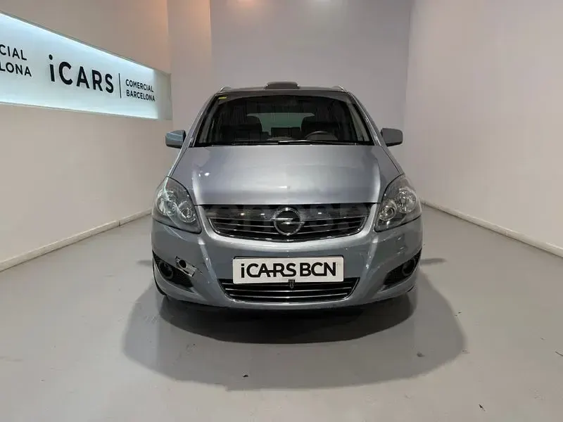 Usado Opel Zafira Enjoy Plus 116 CV (85 kW) 2011 Gris / plata Monovolumen