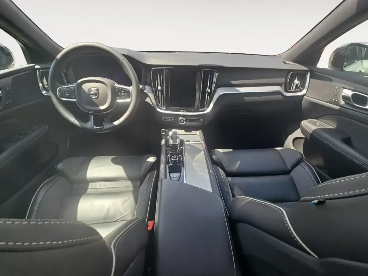 Usado Volvo V60 Plus 211 CV (155 kW) 2025 Blanco Familiar