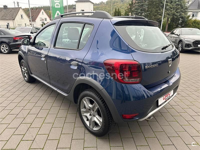 Usado Dacia Sandero Comfort 90 CV (66 kW) 2019 Azul Utilitario
