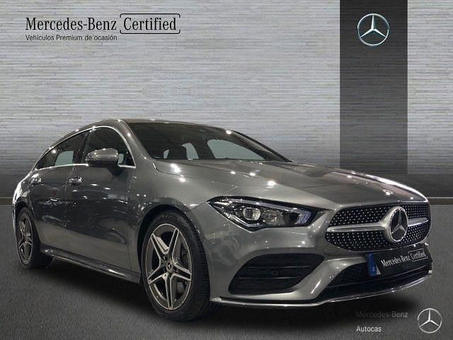 Usado Mercedes CLA200 Shooting Brake AMG line 150 CV (110 kW) 2022 Gris montaña Familiar