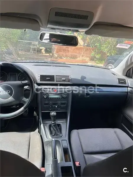 Usado Audi A4 130 HP (95 kW) 2004 Cinzento Sedan