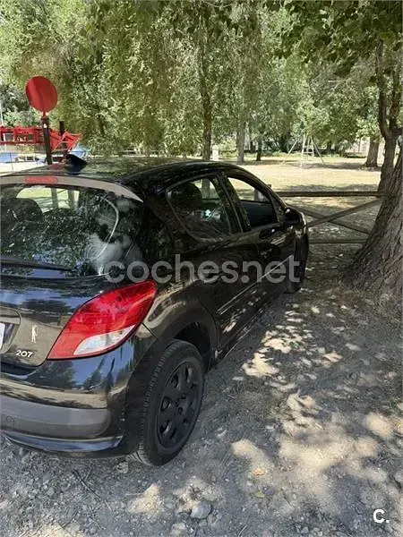 Usado Peugeot 207 70 CV (51 kW) 2011 Negro Berlina