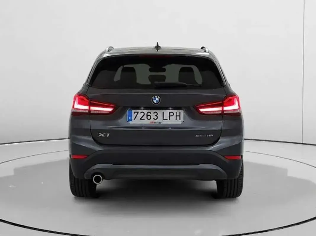 Usado BMW X1 Advantage 136 CV (100 kW) 2021 Gris SUV