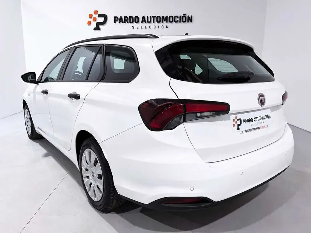 Usado Fiat Tipo Business 120 CV (88 kW) 2018 Blanco Familiar