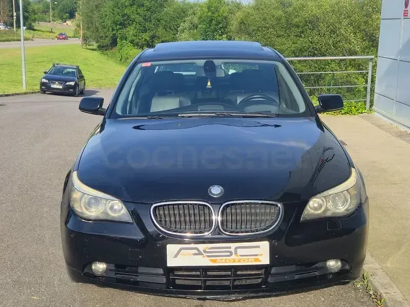 Käytetty BMW 530 Exclusive 193 HP (141 kW) 2004 Musta Sedan