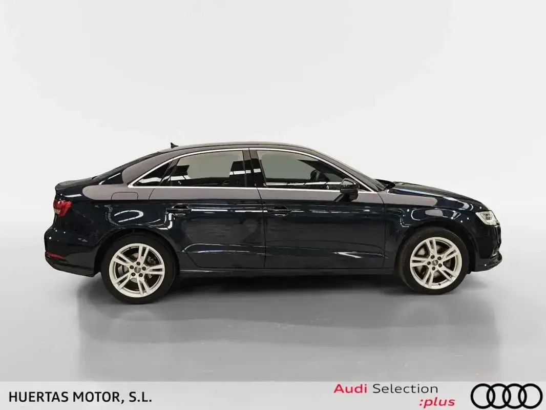 Usado Audi A3 Attraction 150 CV (110 kW) 2019 Azul Berlina