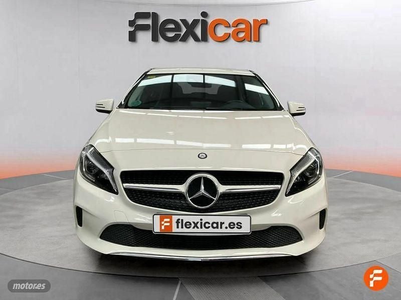 Usado Mercedes A180 Urban 109 CV (80 kW) 2016 Blanco Berlina