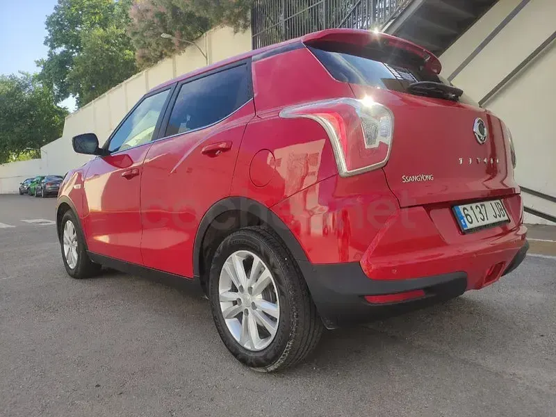 Usado SsangYong Tivoli Limited 128 CV (94 kW) 2015 Rojo SUV