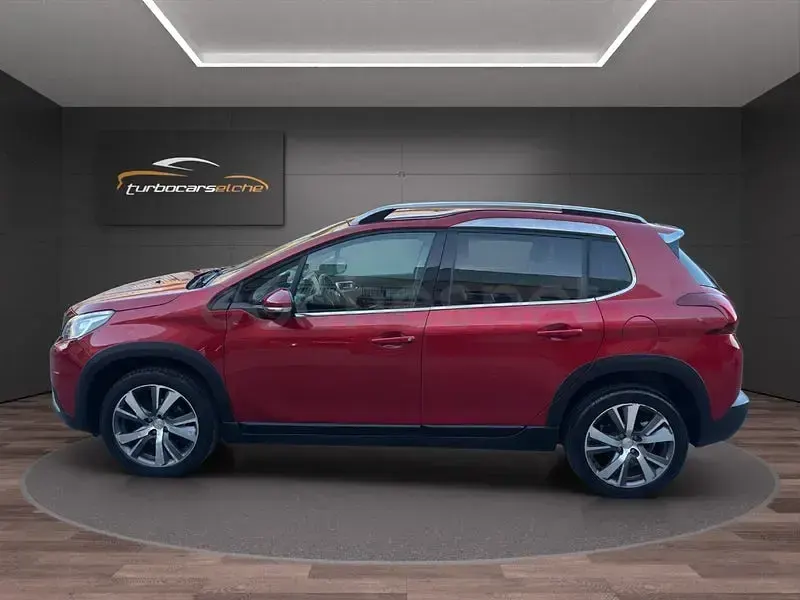 Usado Peugeot 2008 Allure 100 CV (73 kW) 2016 Granate SUV