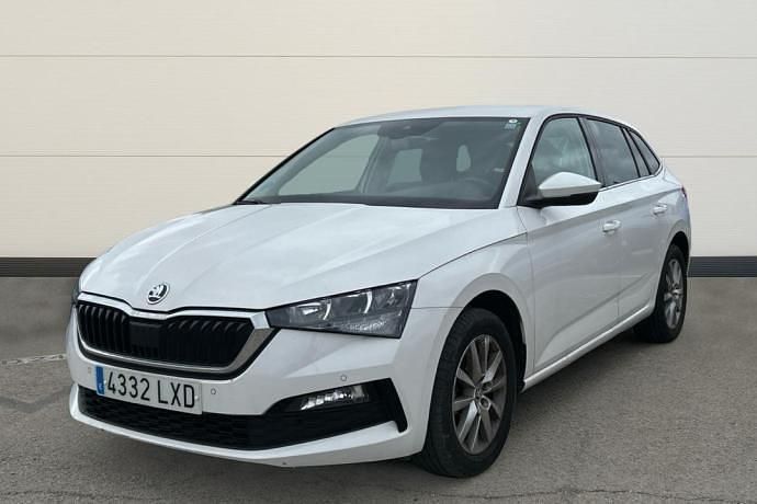 Usado Skoda Scala 95 CV (69 kW) 2022 Blanco Utilitario