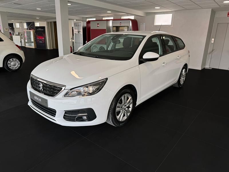 Usado Peugeot 308 SW Active 130 CV (95 kW) 2021 Blanco Familiar