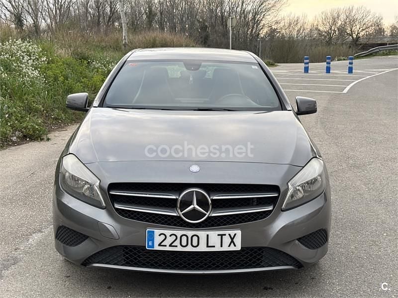 Usado Mercedes A180 Style 122 CV (89 kW) 2012 Gris / plata Berlina