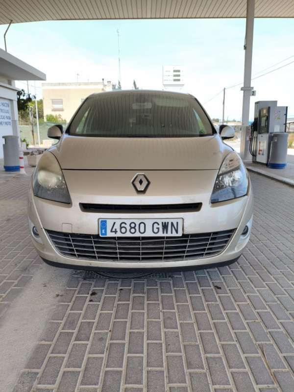 Usado 2010 Renault Grand Scénic III Dynamique Monovolumen | 2799 € (Un poco caro) - Imagen 1/4