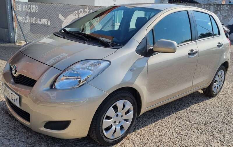 Beige Usado 2010 Toyota Yaris Active Utilitario | 6500 € (Precio justo) - Imagen 1/4