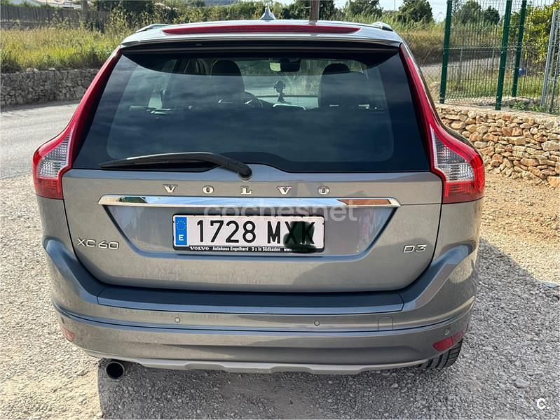 Usado Volvo XC60 Momentum 136 CV (100 kW) 2016 Gris / plata SUV