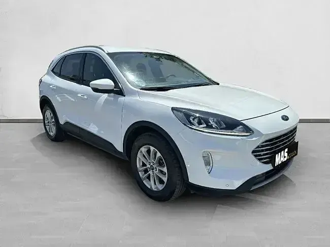 Usado Ford Kuga Titanium 225 CV (165 kW) 2024 Blanco SUV