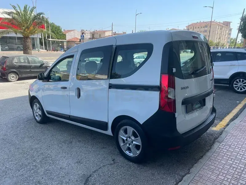 Usado Dacia Dokker Essentiel 95 CV (69 kW) 2019 Blanco Monovolumen