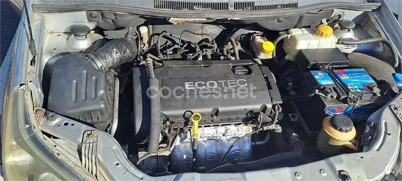 Usado Chevrolet Aveo LS 101 CV (74 kW) 2011 Gris / plata Berlina