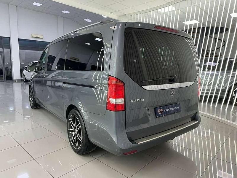 Usado Mercedes V220 Avantgarde 163 CV (119 kW) 2018 Gris / plata Monovolumen
