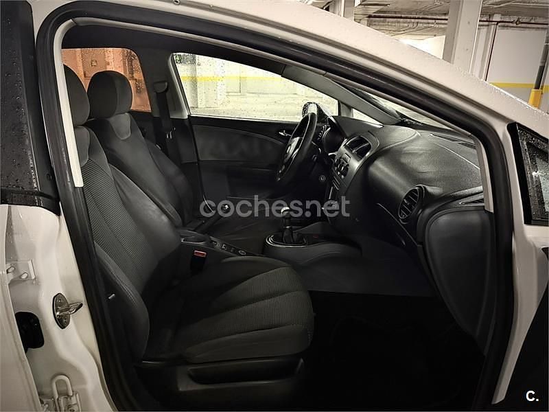 Usado Seat Leon Sport 105 CV (77 kW) 2008 Blanco Utilitario