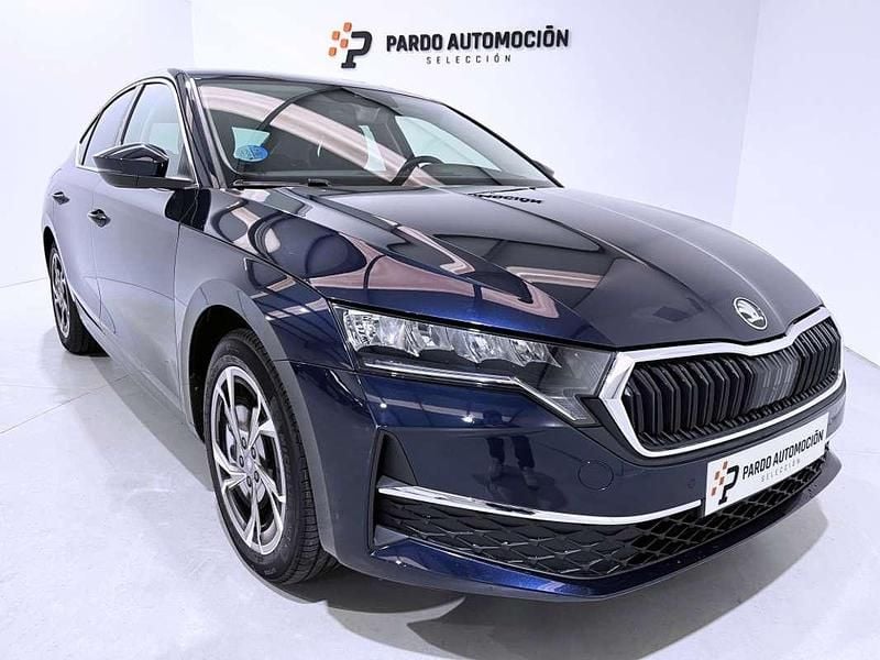 Azul Usado 2024 Skoda Octavia Selection Utilitario | 27.900 € (Precio justo) - Imagen 1/4