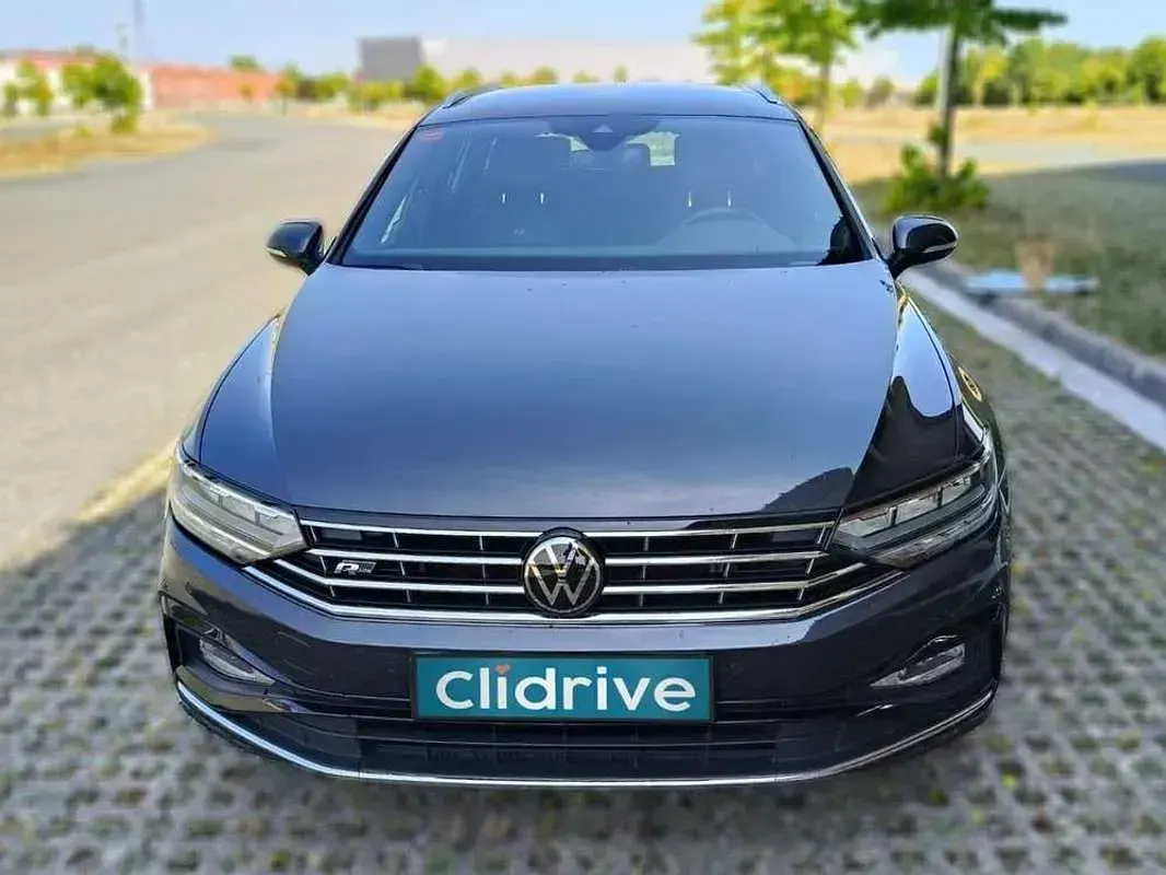 Usado VW Passat R-line 150 CV (110 kW) 2020 Gris Familiar