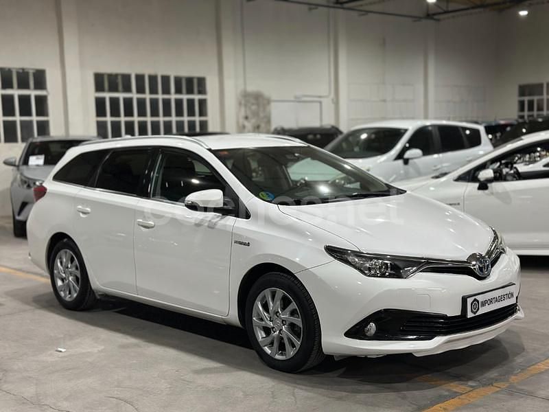 Blanco Usado 2017 Toyota Auris Hybrid Active Familiar | 14.490 € (Precio justo) - Imagen 1/4