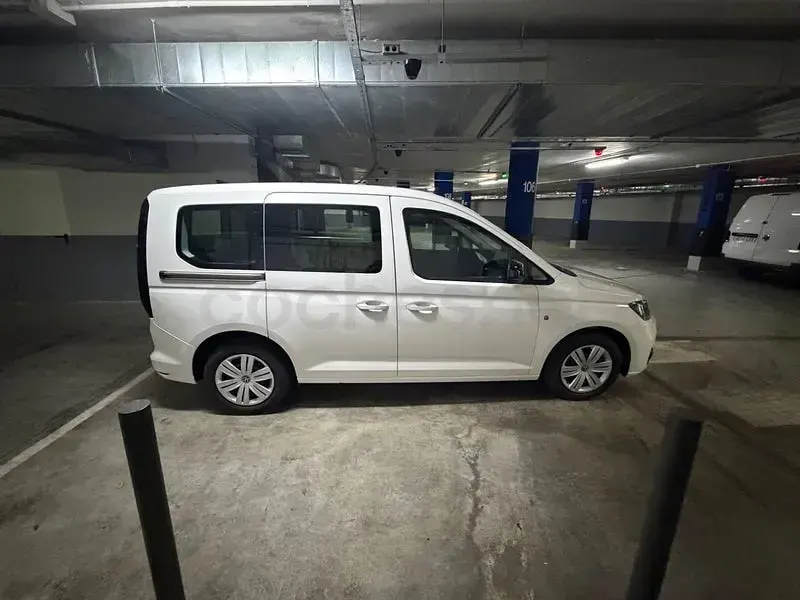 Usado VW Caddy 122 CV (89 kW) 2021 Blanco Monovolumen