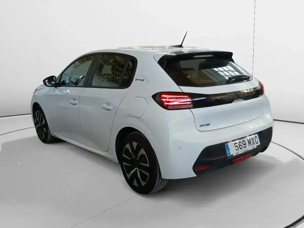 Usado Peugeot 208 Style 101 CV (74 kW) 2024 Blanco Utilitario