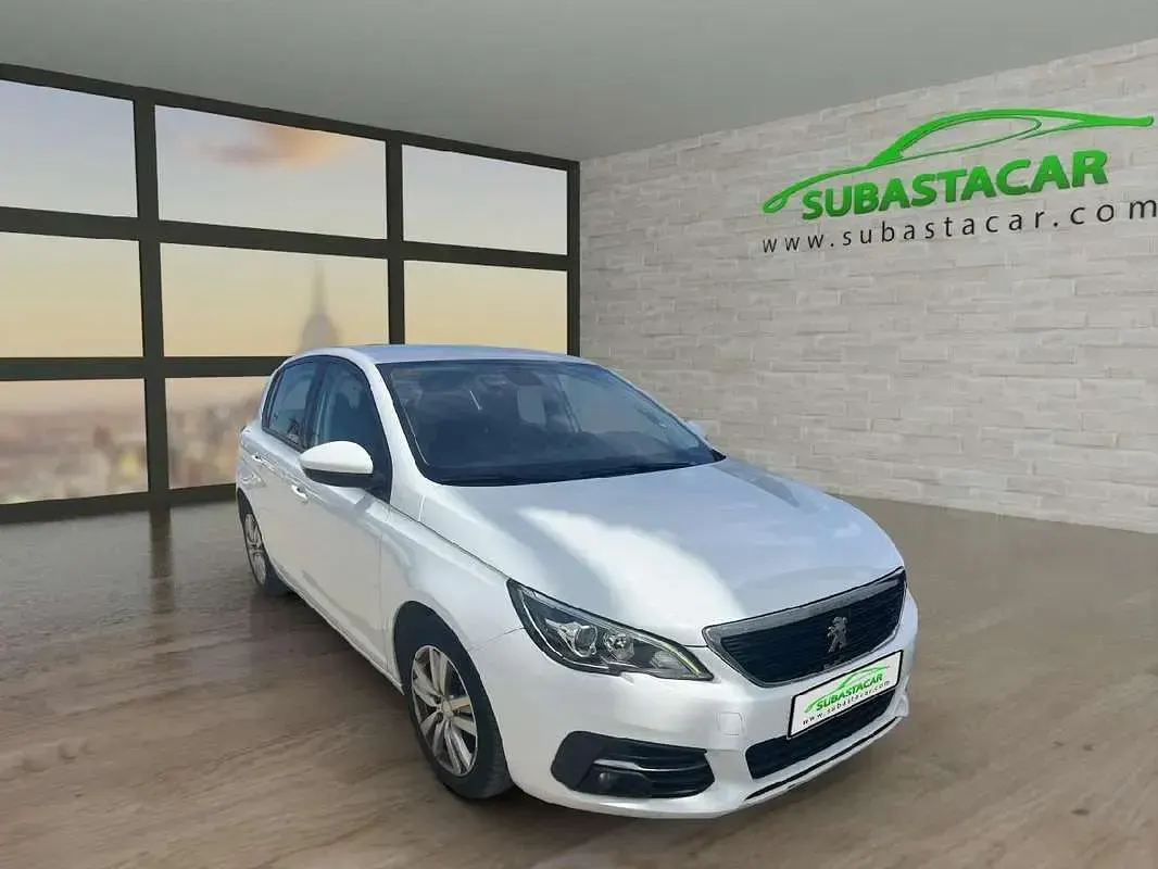 Usado Peugeot 308 Active 131 CV (96 kW) 2021 Blanco Utilitario