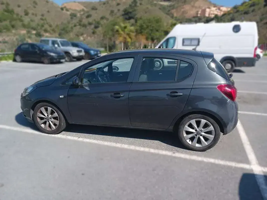 Usado Opel Corsa Selective 90 CV (66 kW) 2018 Negro Utilitario