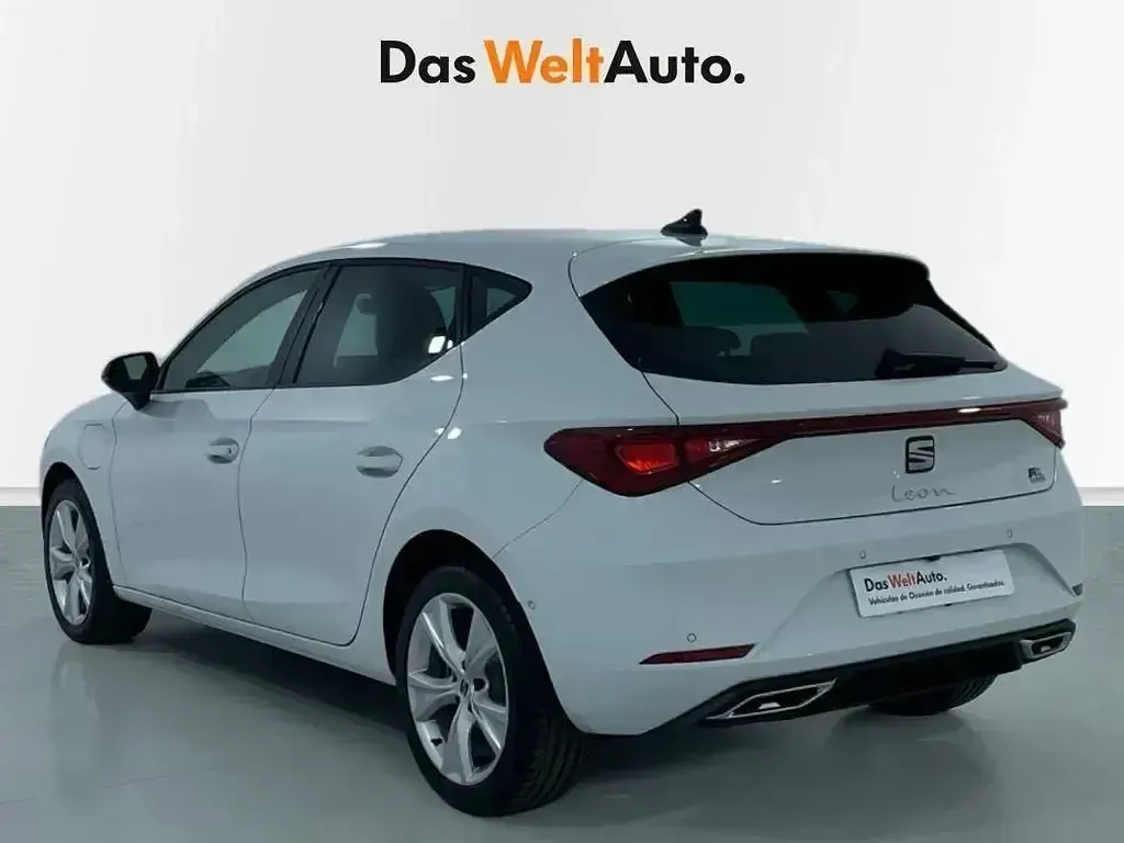 Usado Seat Leon FR 204 CV (150 kW) 2025 Blanco Berlina