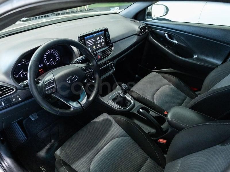 Usado Hyundai i30 GO! 120 CV (88 kW) 2019 Beige Berlina