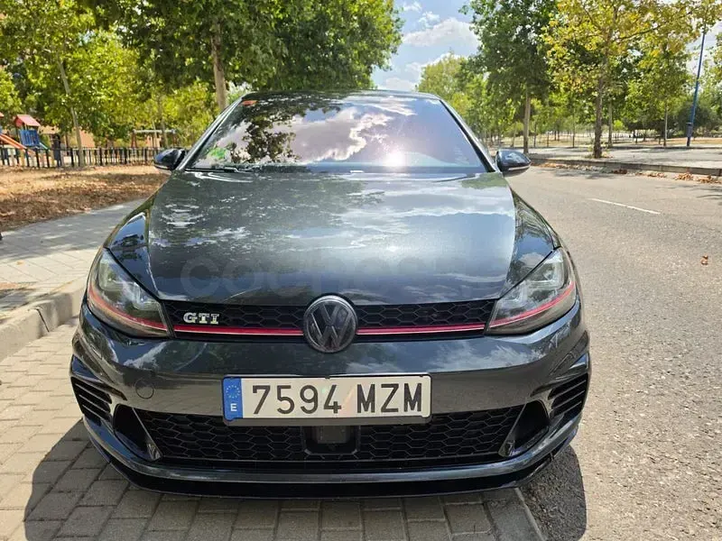Usado VW Golf VII GTI Clubsport 265 CV (194 kW) 2016 Gris / plata Berlina