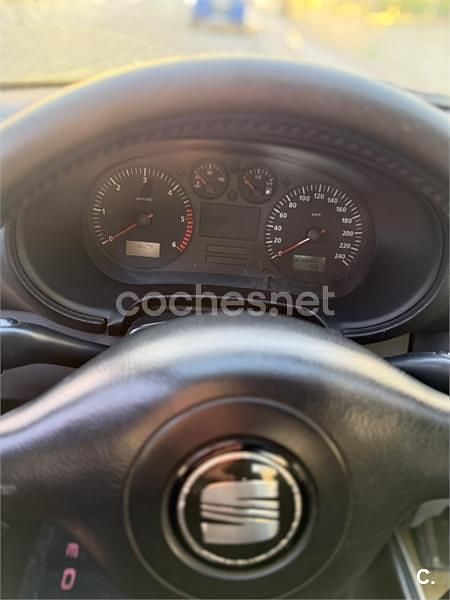 Usado Seat Leon 90 CV (66 kW) 2003 Negro Utilitario