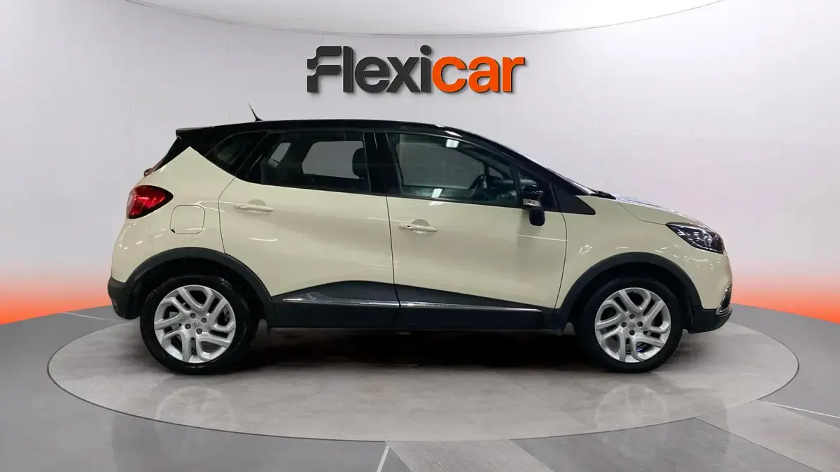 Usado Renault Captur Intens 120 CV (88 kW) 2015 Beige SUV