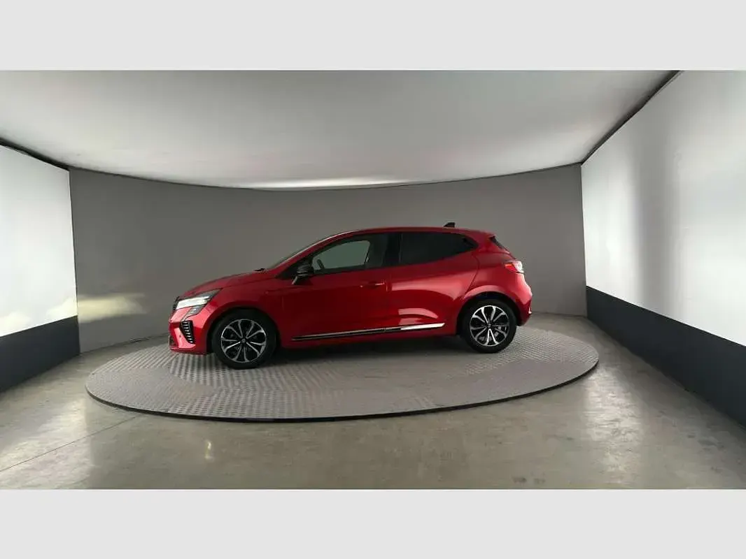 Usado Renault Clio V Techno 91 CV (66 kW) 2024 Rojo Utilitario