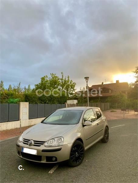 Gris / plata Usado 2004 VW Golf IV Trendline Berlina | 4700 € (Precio justo) - Imagen 1/4