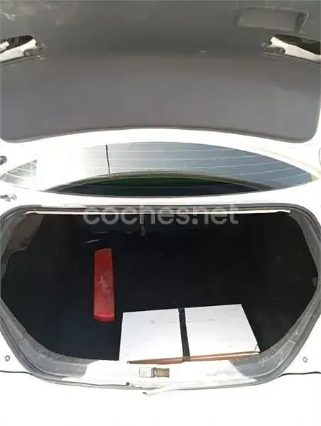 Usado Seat Cordoba 100 CV (73 kW) 2004 Blanco Berlina