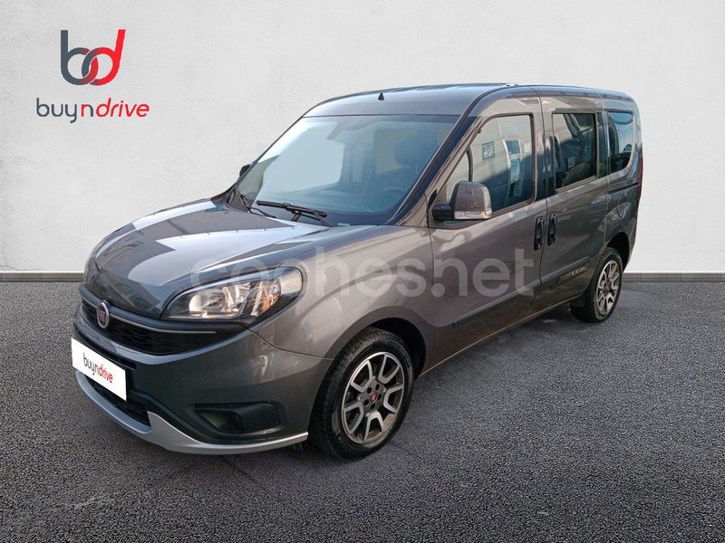 Gris / plata Usado 2022 Fiat Doblò Trekking Monovolumen | 20.900 € (Caro) - Imagen 1/4